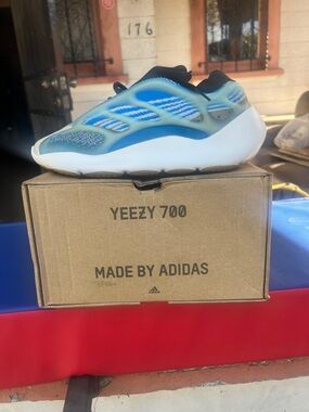 adidas Kids Blue Gradient Yeezy 700 Slip-On Sneakers